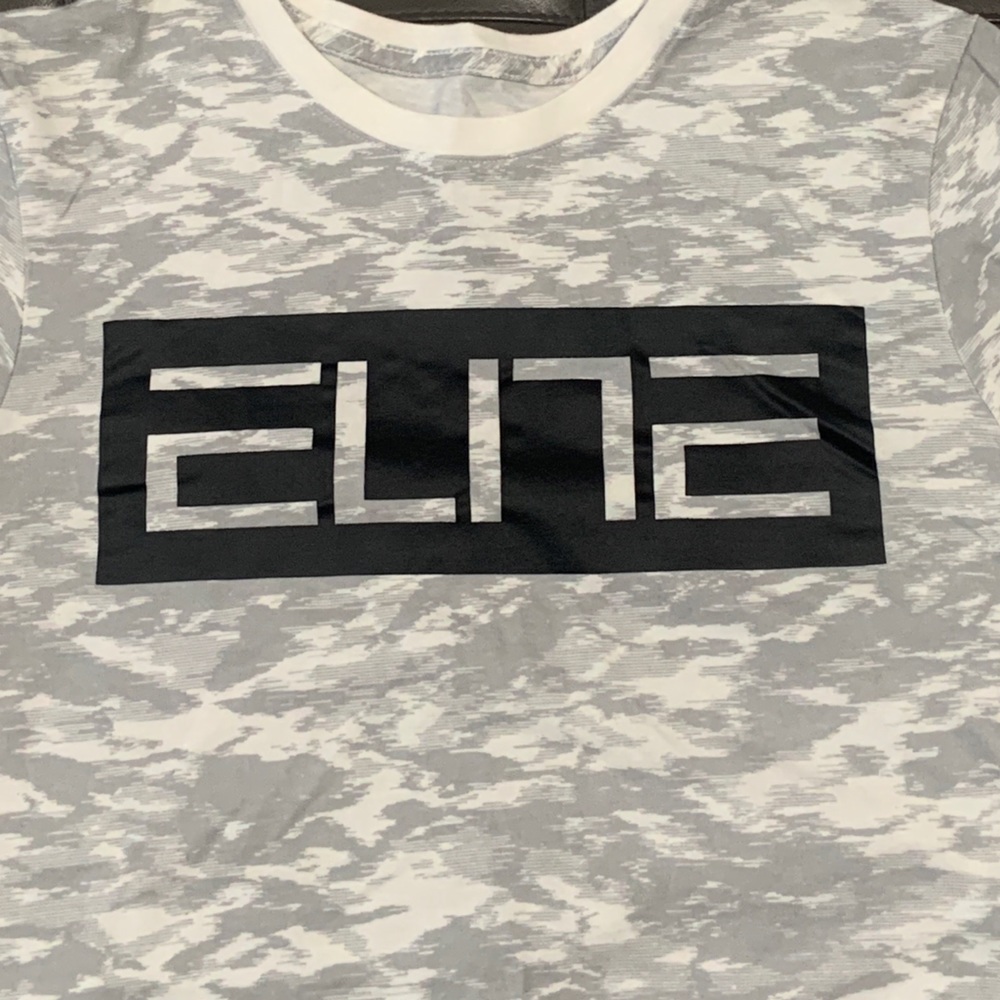 Men's Small Nike ELITE Digital Camo Long Sleeve T-Shirt.